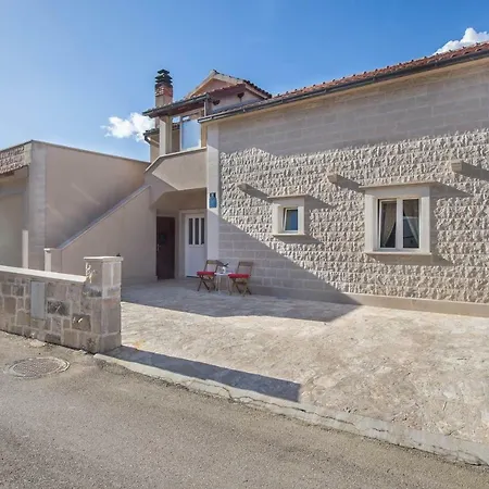 Jakov Apartamento